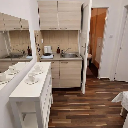 In Location On Center Apartment *